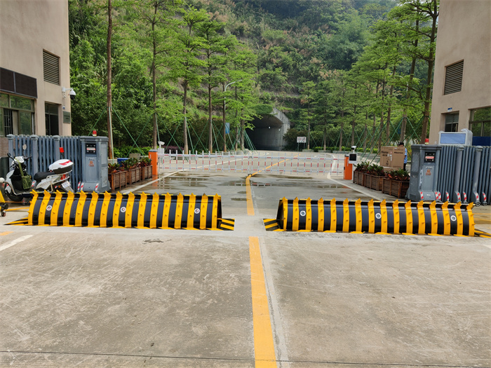 Flip Barricade Hydraulic Spike Roadblocker Traffic Road Blocker Barrier Machine for Security Check